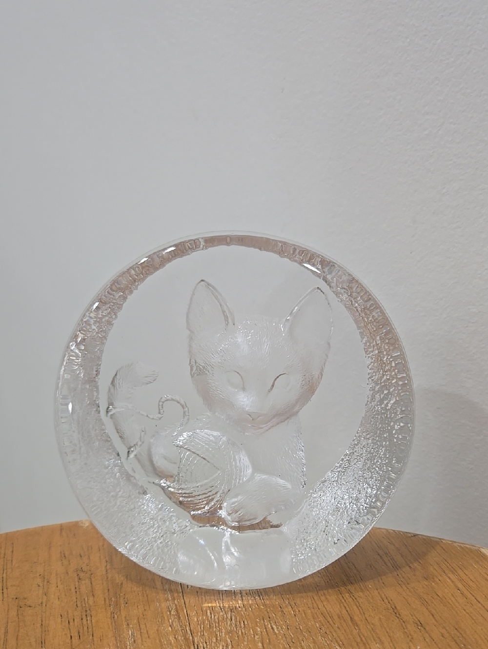 Vintage Mats Jonasson Etched Lead Crystal Cat Paperweight